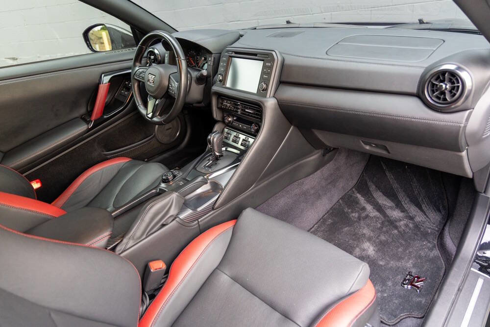 Used 2020 Nissan GT-R Track Edition image 2