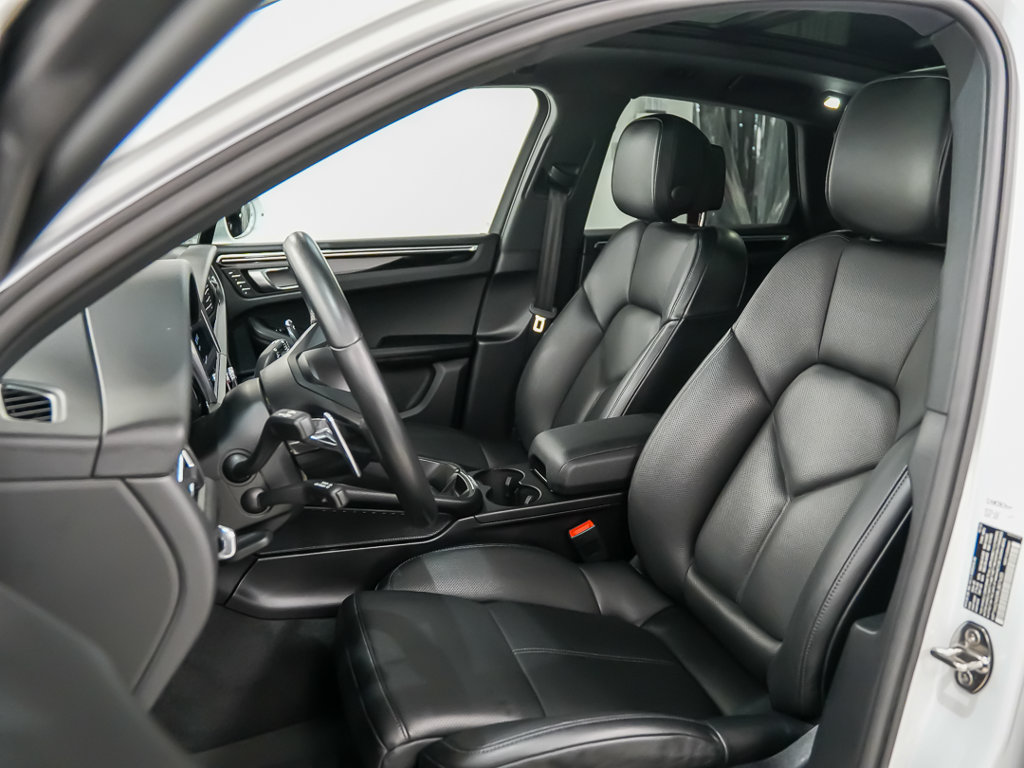 Certified 2024 Porsche Macan AWD/4WD image 5
