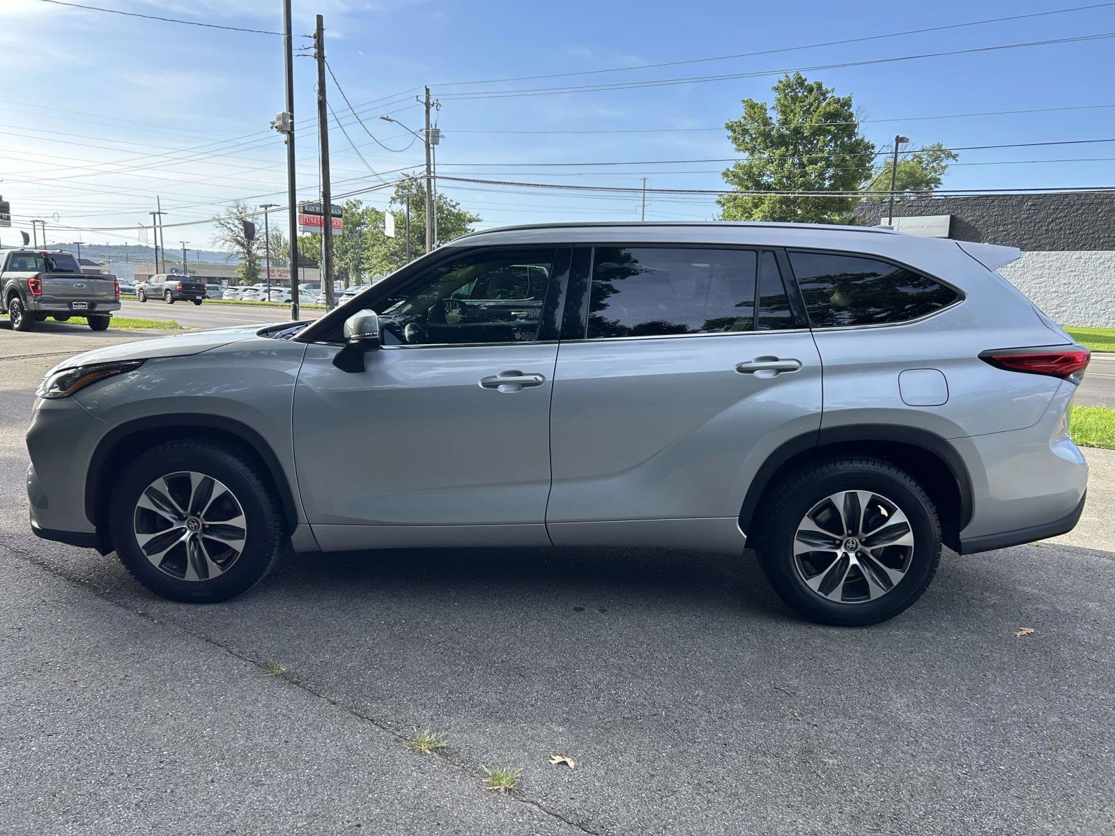 Used 2020 Toyota Highlander XLE FWD image 8