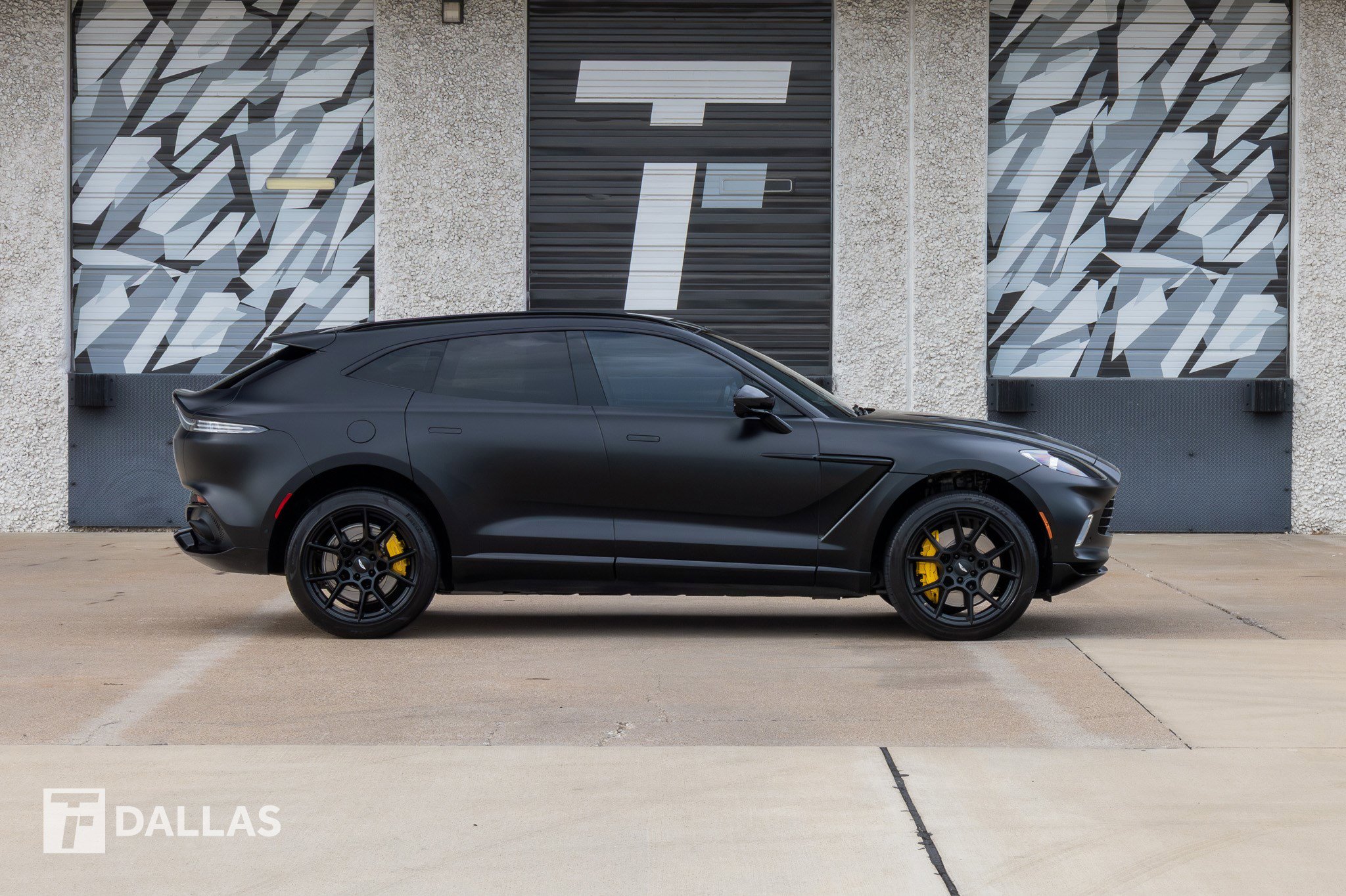 Used 2022 Aston Martin DBX image 17