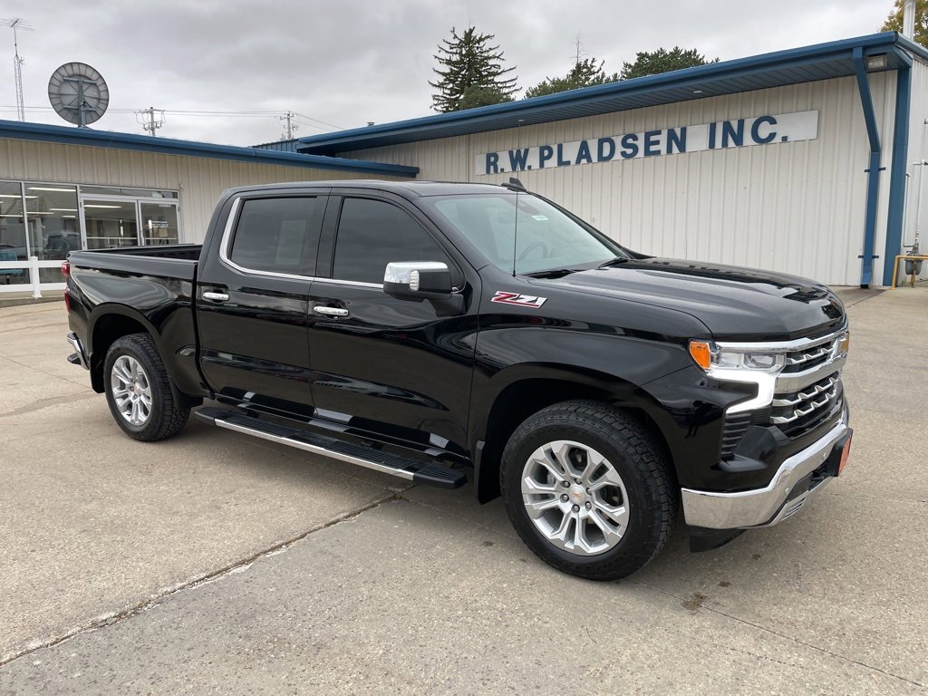 Used 2025 Chevrolet Silverado 1500 LTZ w/ LTZ Premium Package image 23