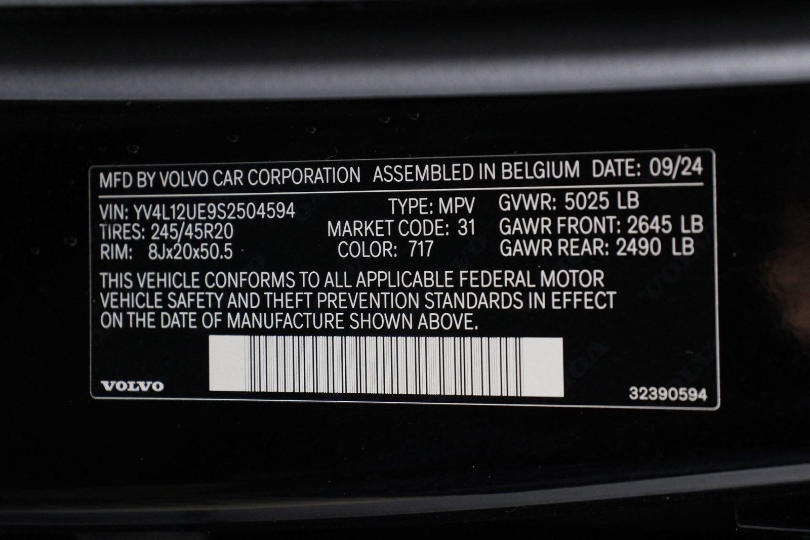 Used 2025 Volvo XC40 B5 Plus image 16