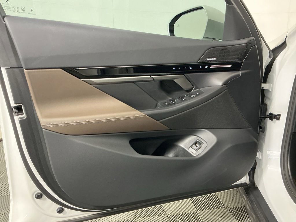 Certified 2025 BMW 530i w/ Premium Package RWD image 22