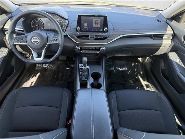 Used 2025 Nissan Altima 2.5 SV image 14