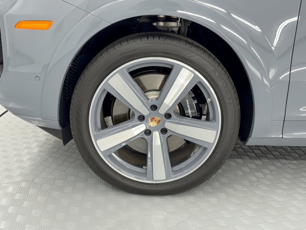 Certified 2025 Porsche Cayenne S AWD/4WD image 13