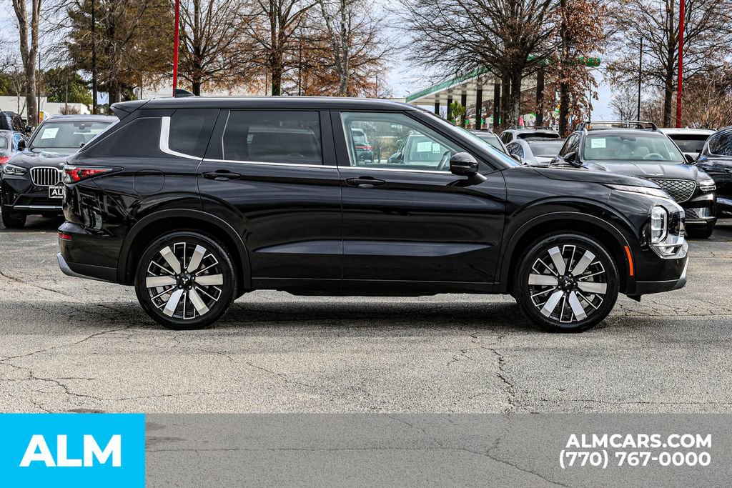 Used 2025 Mitsubishi Outlander SE image 10