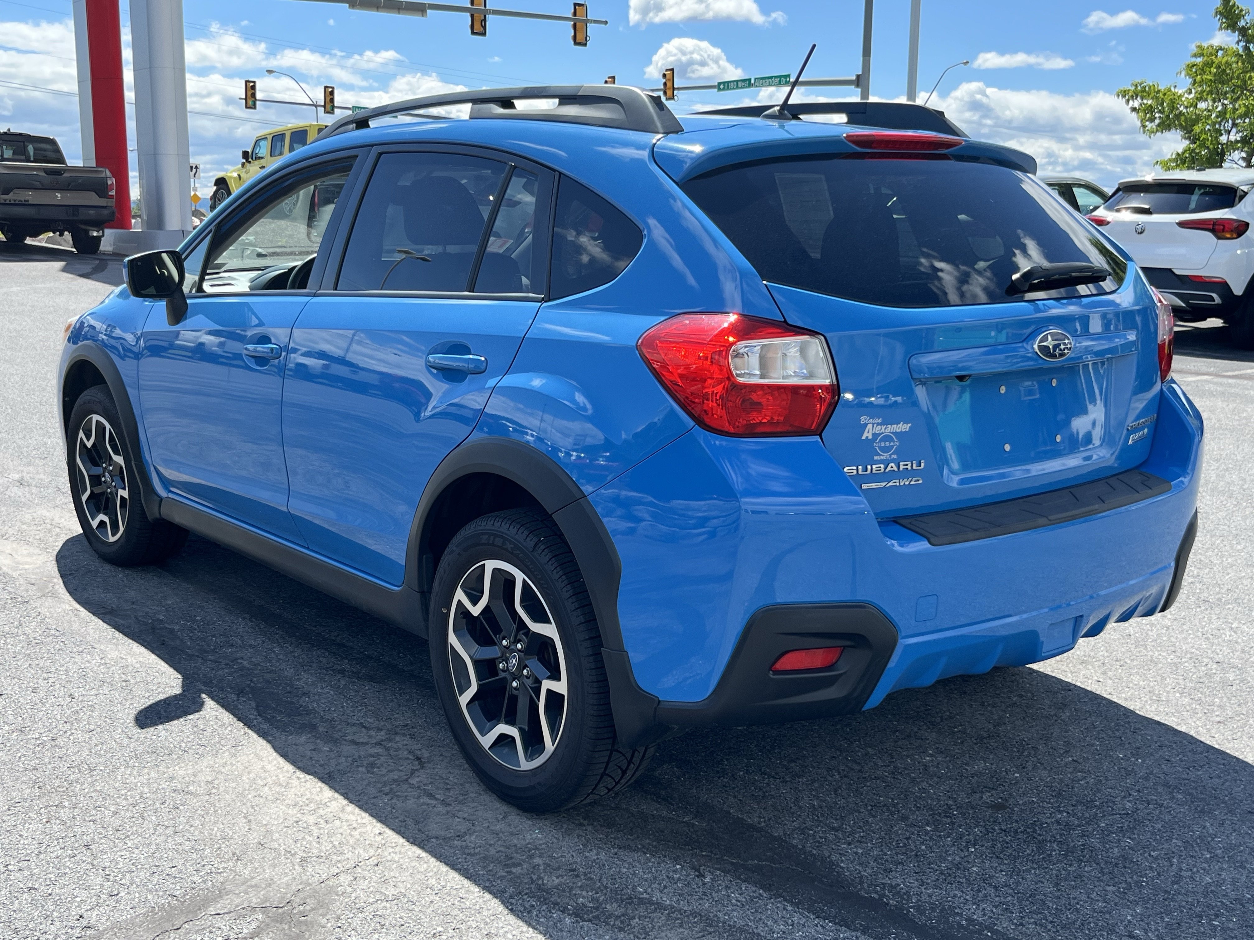 Used 2017 Subaru Crosstrek 2.0i Premium AWD/4WD image 8
