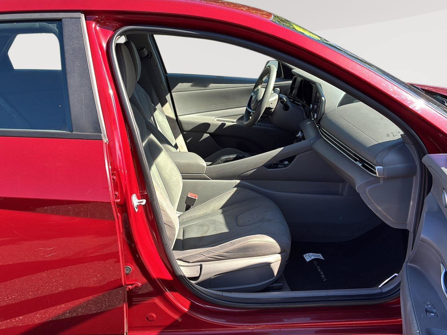 Used 2023 Hyundai Elantra SEL FWD image 10