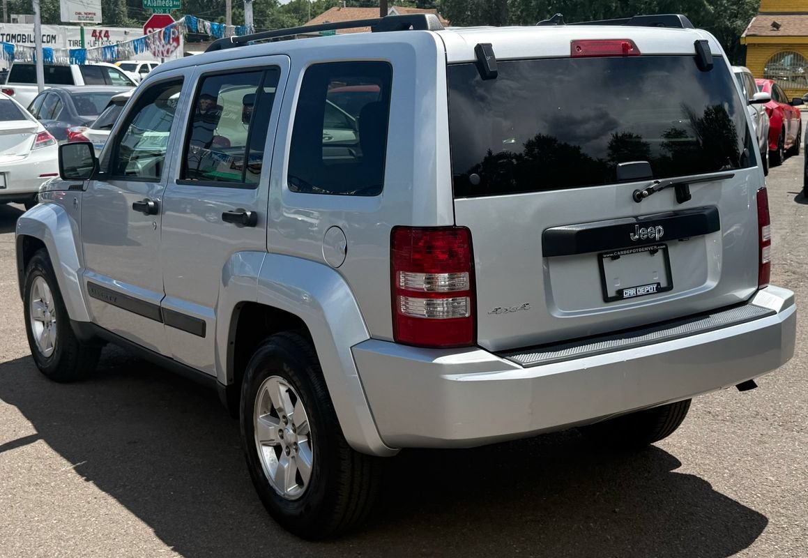 Used 2011 Jeep Liberty Sport w/ Popular Equipment Group AWD/4WD image 3
