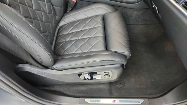 Used 2024 BMW X7 xDrive40i w/ M Sport Package image 23