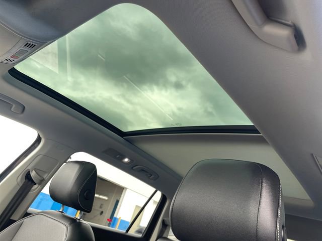 Used 2021 Volkswagen Tiguan SE w/ Panoramic Sunroof Package AWD/4WD image 16