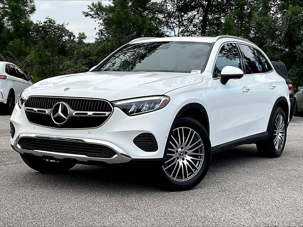 Used 2025 Mercedes-Benz GLC 300 image 2
