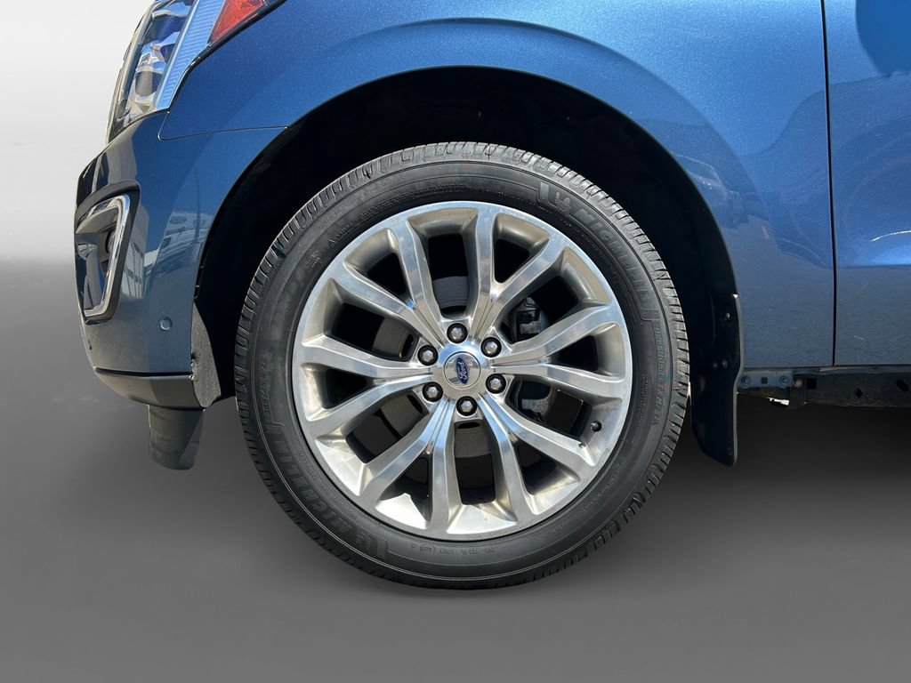 Used 2019 Ford Expedition Limited w/ Equipment Group 302A AWD/4WD image 16