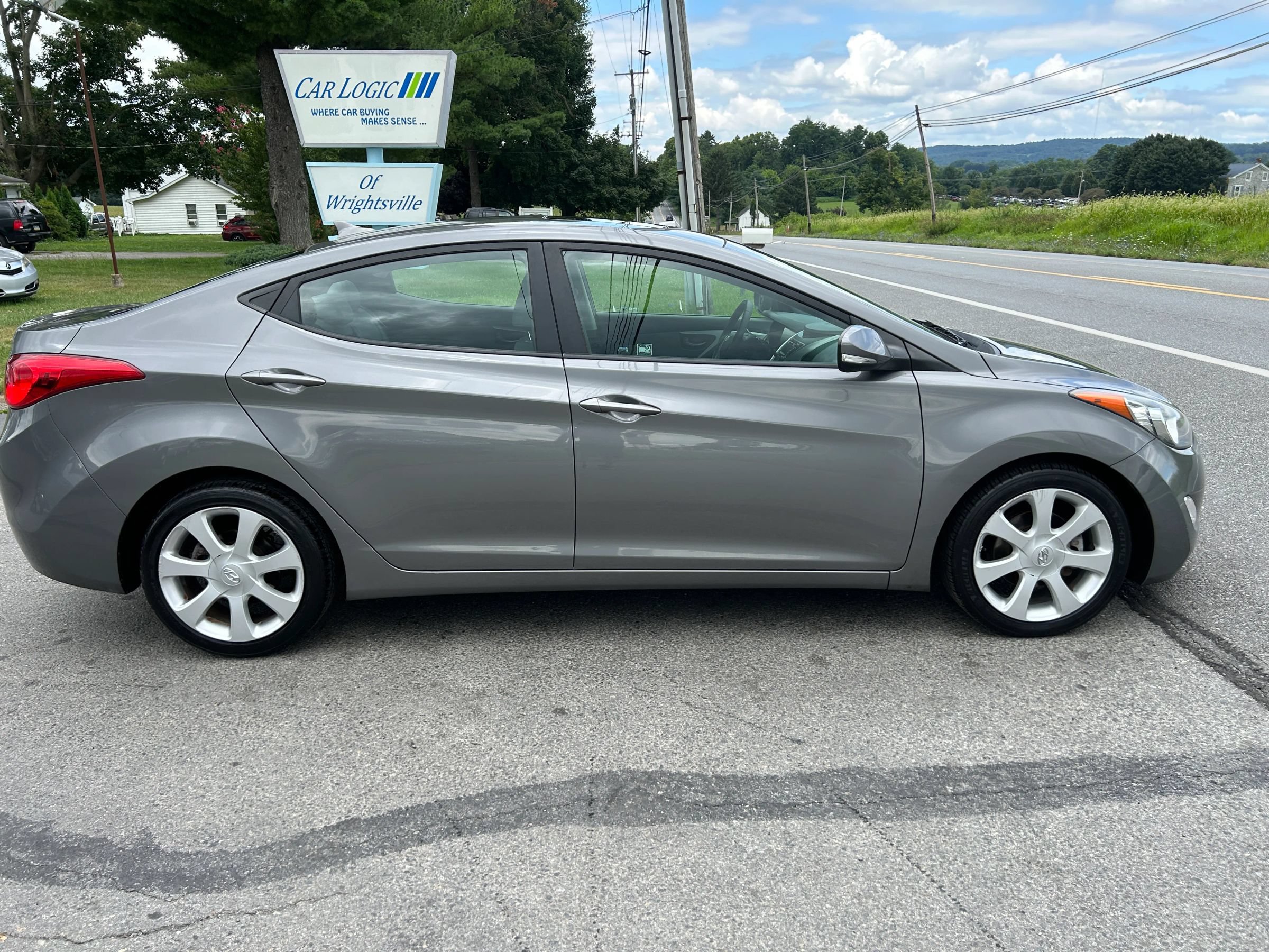 Used 2013 Hyundai Elantra Limited FWD image 10