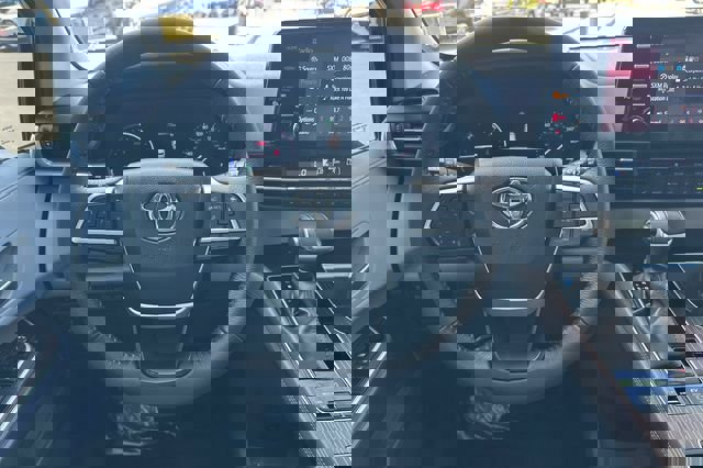 Used 2023 Toyota Sienna XLE image 16