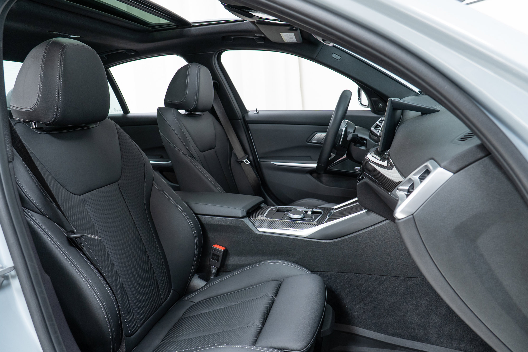 Used 2025 BMW M340i xDrive w/ Premium Package image 22