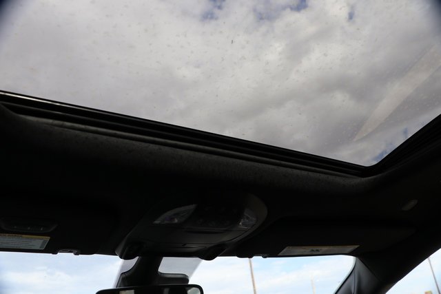 New 2023 Chrysler Pacifica Limited w/ Uconnect Theater Family Group image 35