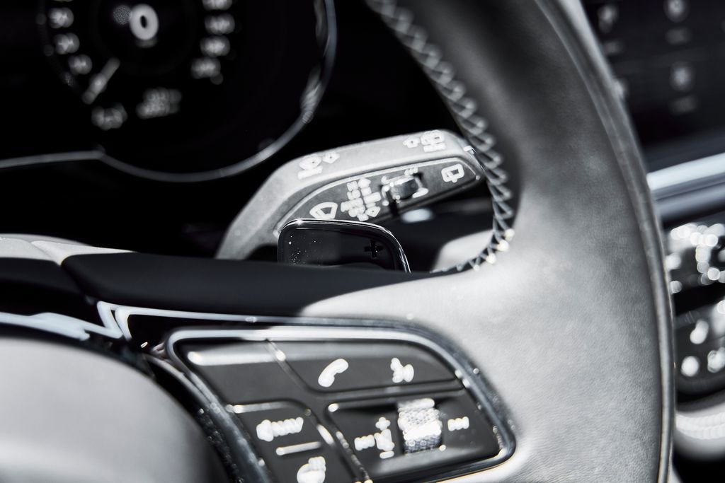 Used 2024 Bentley Bentayga AWD/4WD image 59