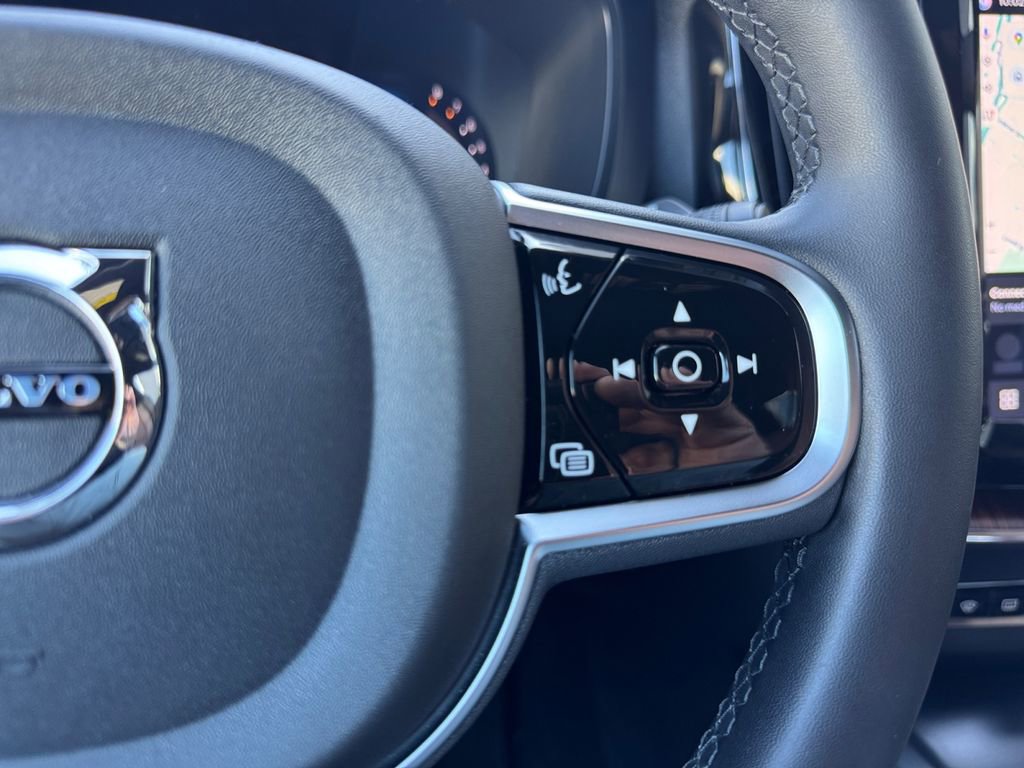 Certified 2023 Volvo XC60 B5 Plus AWD/4WD image 15