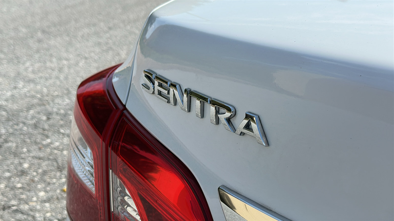Used 2018 Nissan Sentra S FWD image 9