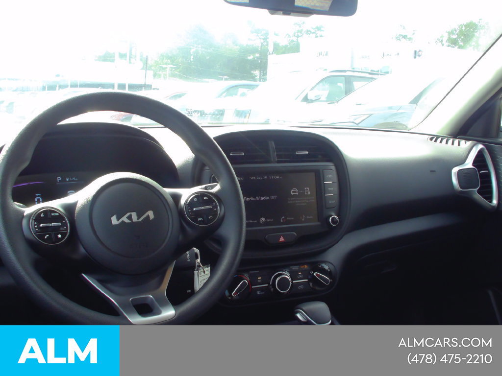 Used 2025 Kia Soul LX w/ LX Technology Package FWD image 27