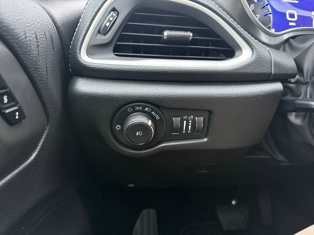 New 2026 Chrysler Pacifica Select image 24