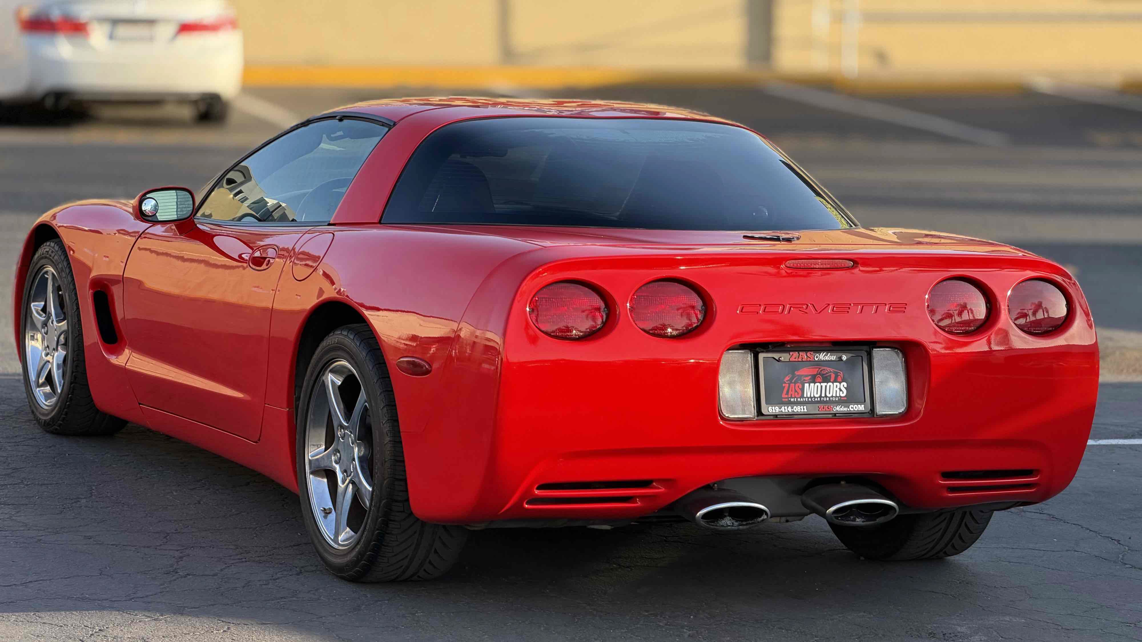 Used 2000 Chevrolet Corvette Coupe w/ Memory Pkg RWD image 10