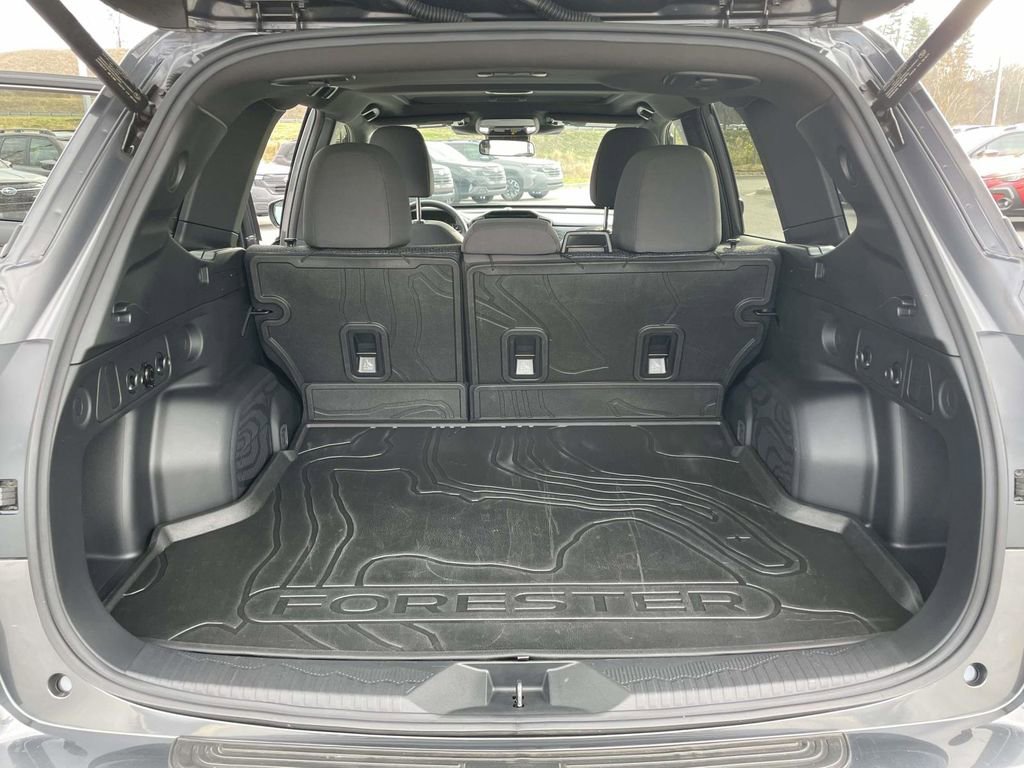 Used 2025 Subaru Forester Premium image 30
