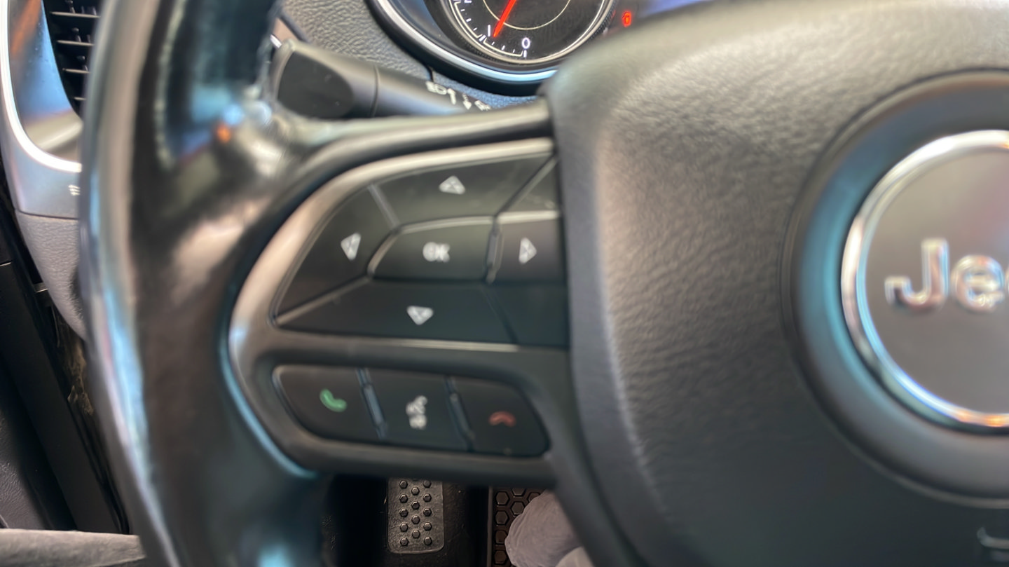 Used 2019 Jeep Cherokee Trailhawk w/ Comfort/Convenience Group AWD/4WD image 21