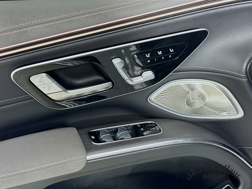 Used 2023 Mercedes-Benz EQS 580 4MATIC SUV image 23