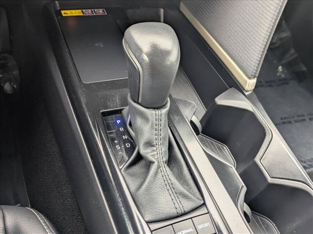 Used 2025 Toyota Camry SE w/ Convenience Package FWD image 12