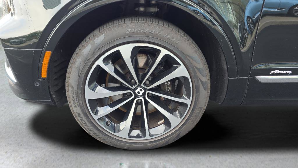 Used 2023 Bentley Bentayga image 18