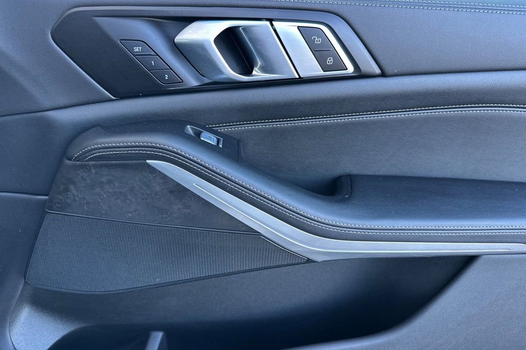 Used 2023 BMW X7 xDrive40i w/ M Sport Package image 19