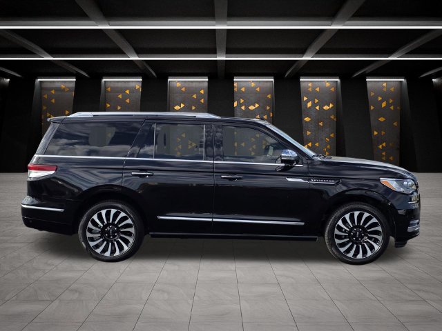 Used 2023 Lincoln Navigator Black Label AWD/4WD image 3