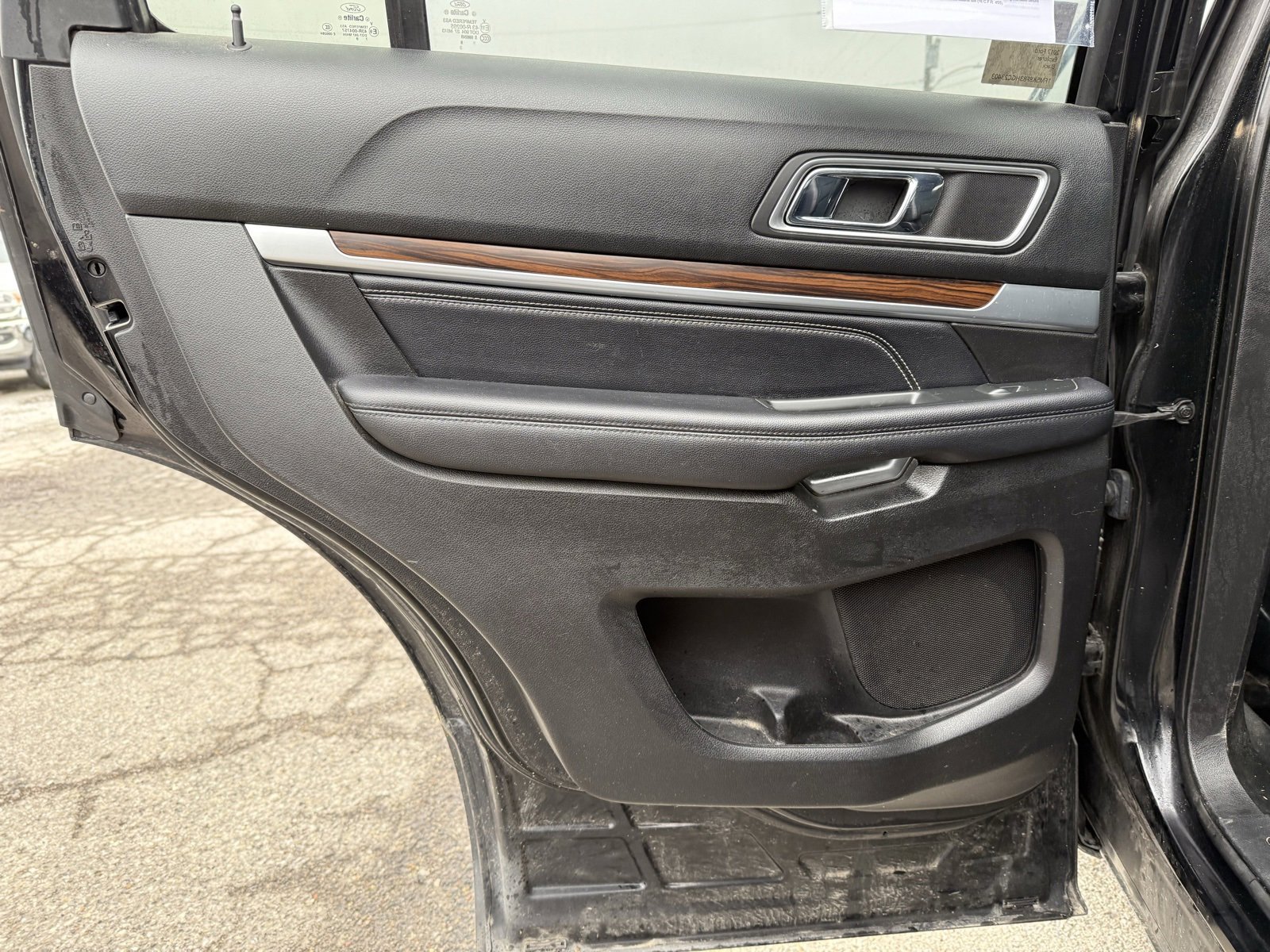 Used 2017 Ford Explorer Limited image 19