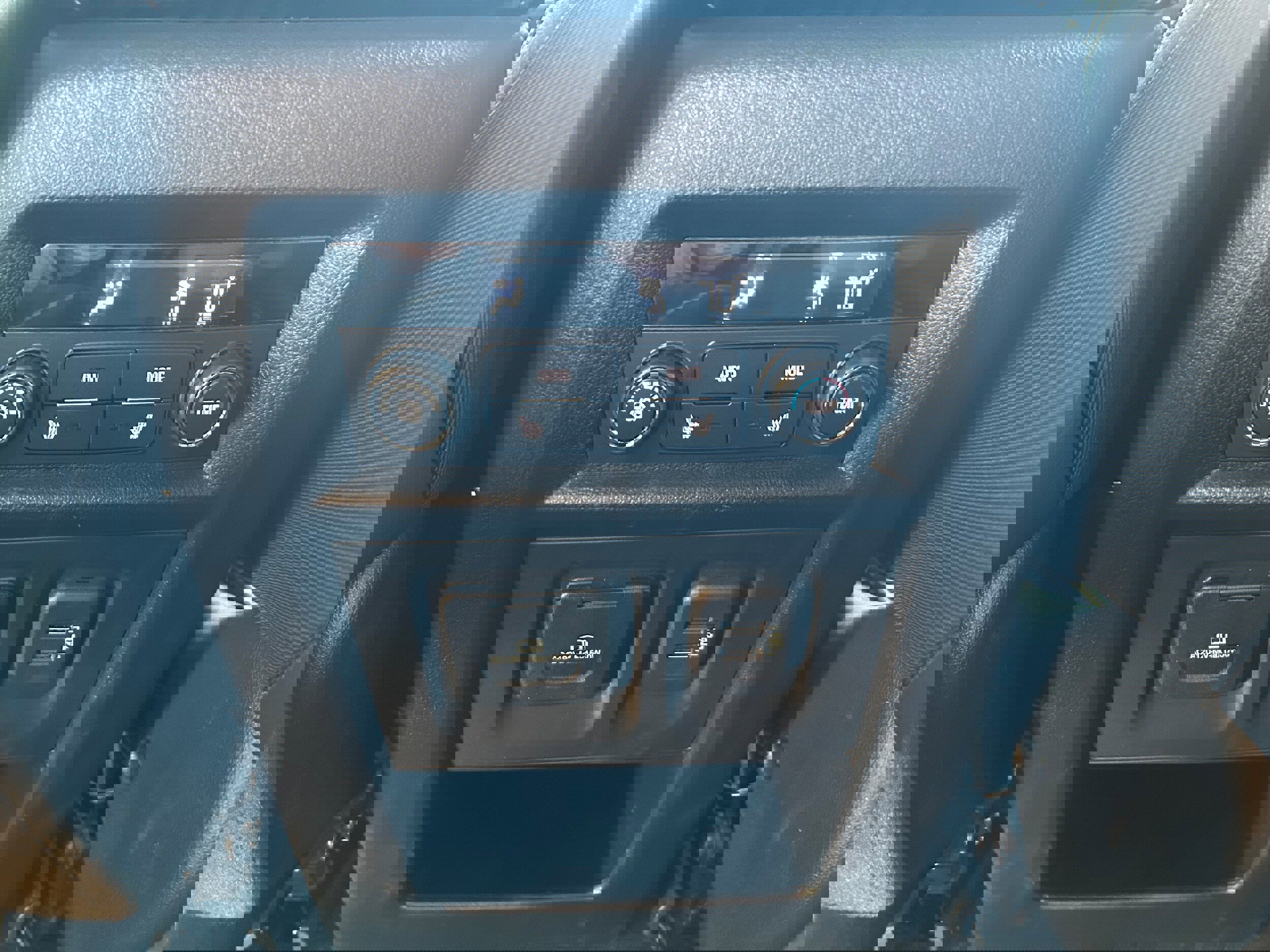 Used 2023 Chevrolet Traverse Premier image 23