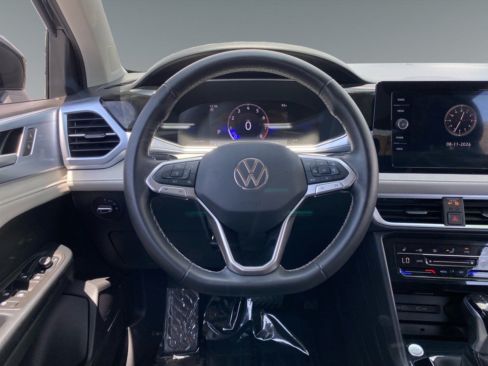 Used 2025 Volkswagen Taos SE FWD image 12