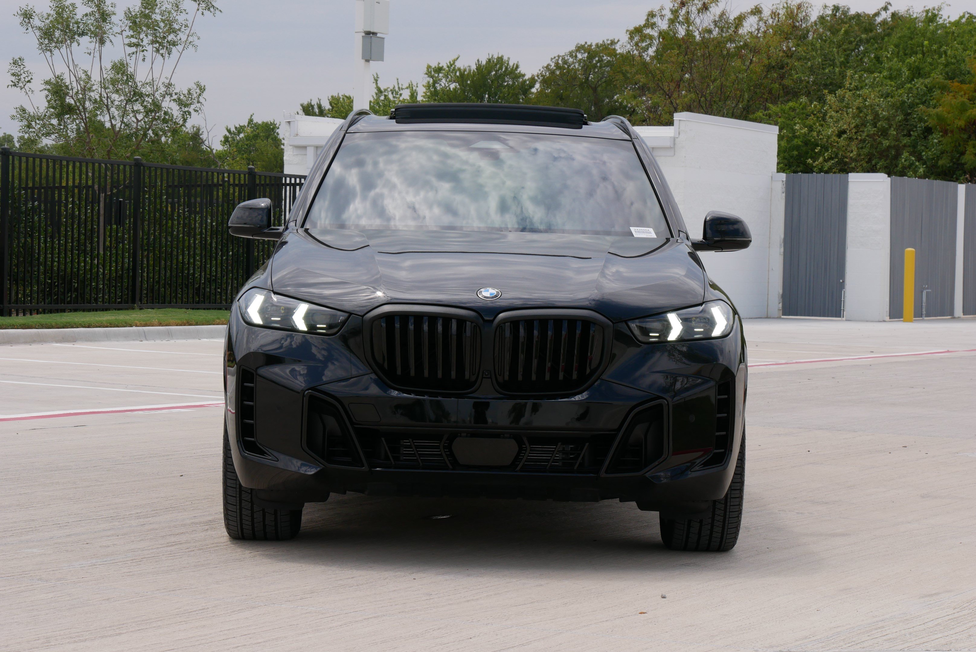 Used 2026 BMW X5 xDrive40i w/ M Sport Package AWD/4WD image 3