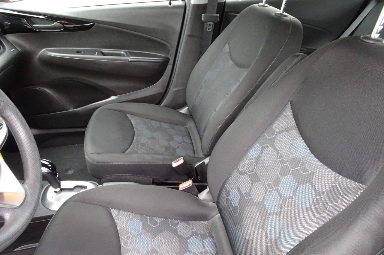 Used 2018 Chevrolet Spark LT FWD image 13