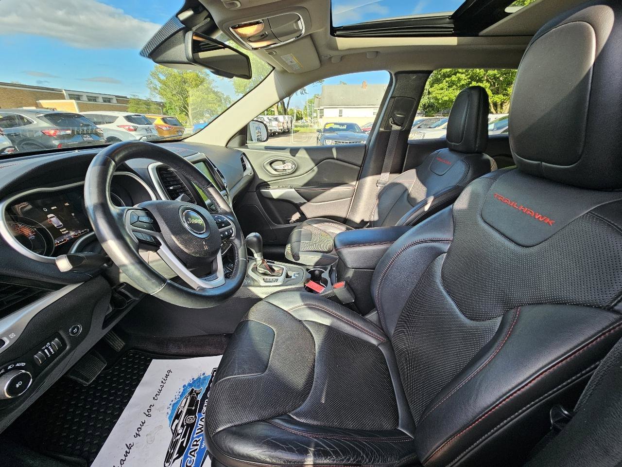 Used 2018 Jeep Cherokee Trailhawk AWD/4WD image 19