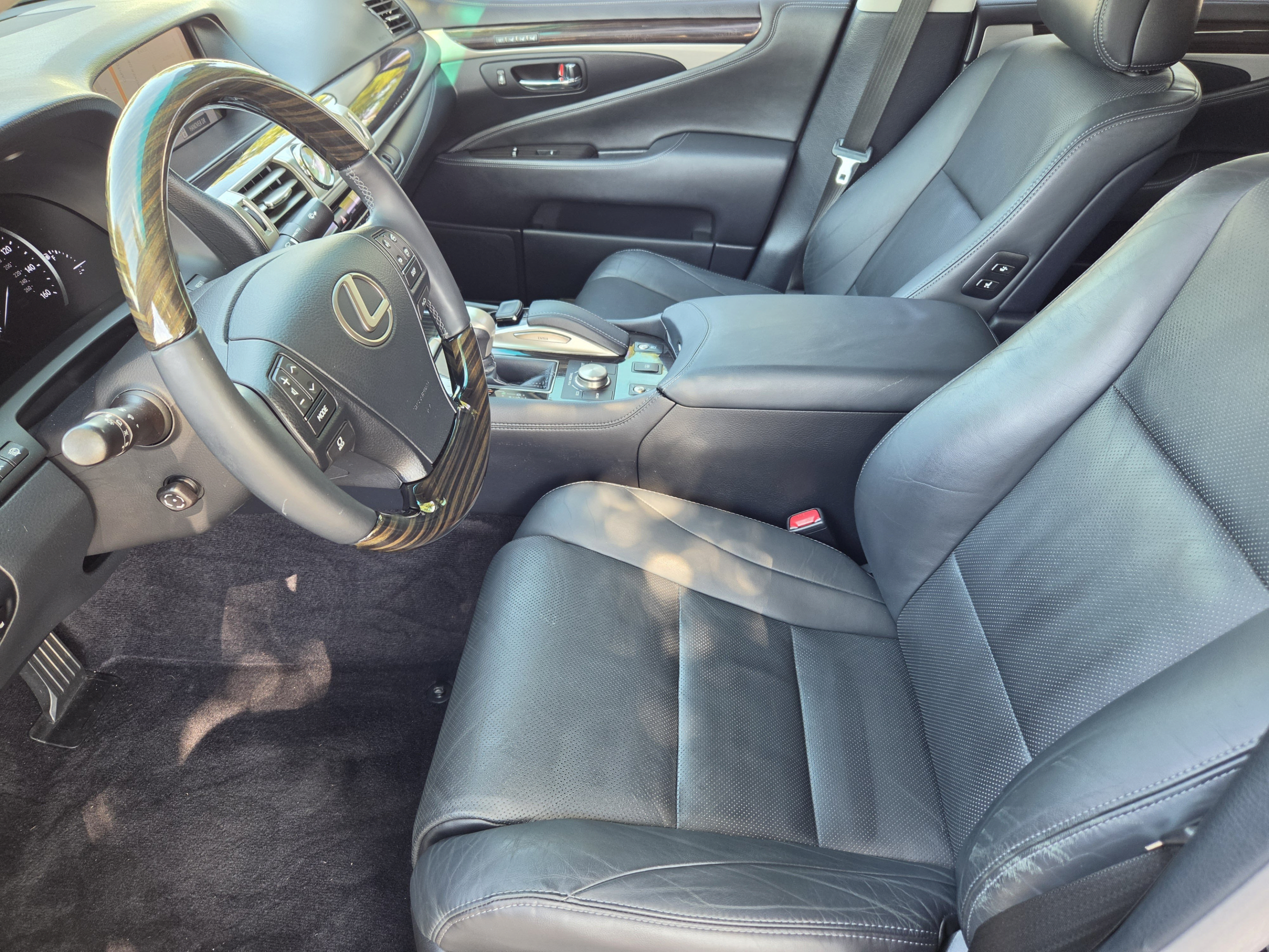 Used 2017 Lexus LS 460 w/ Comfort Package RWD image 5