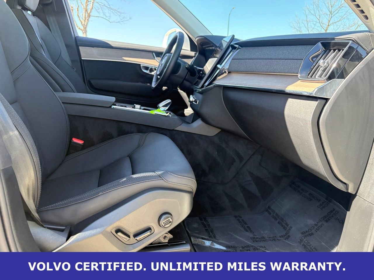 Certified 2025 Volvo XC90 B6 Plus image 35