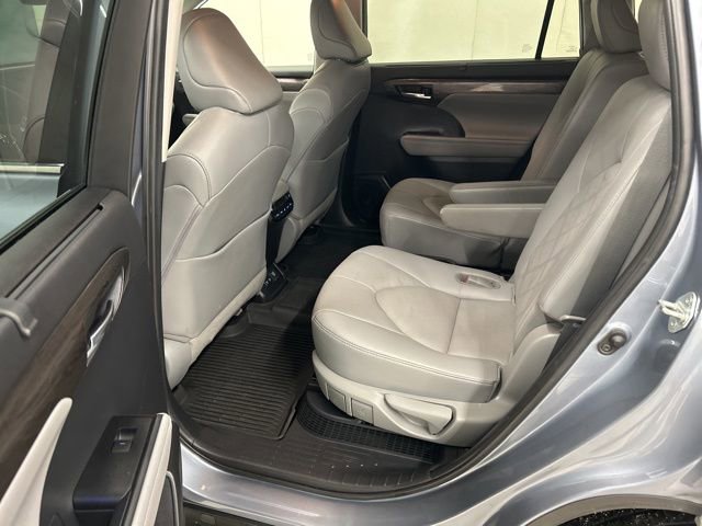 Used 2021 Toyota Highlander Platinum image 9