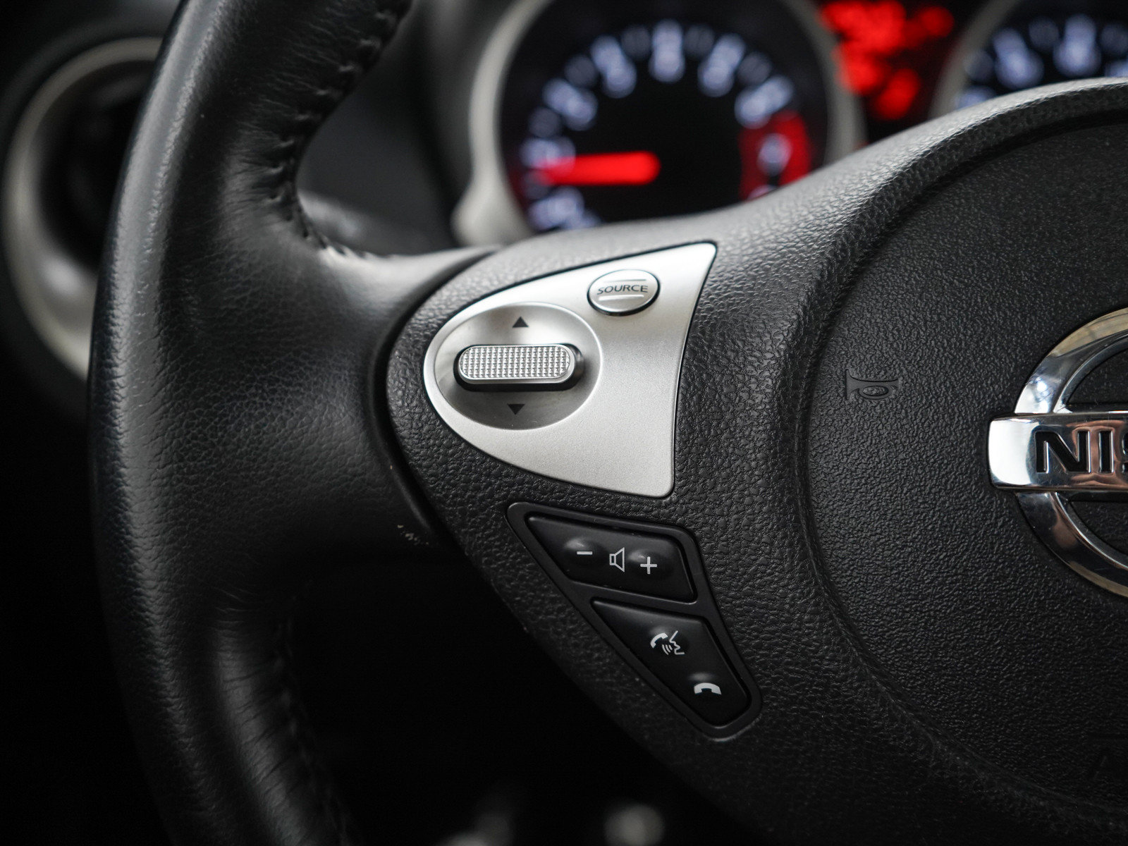 Used 2015 Nissan Juke SL FWD image 25