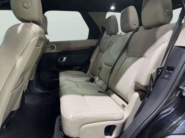Used 2017 Land Rover Discovery HSE AWD/4WD image 36