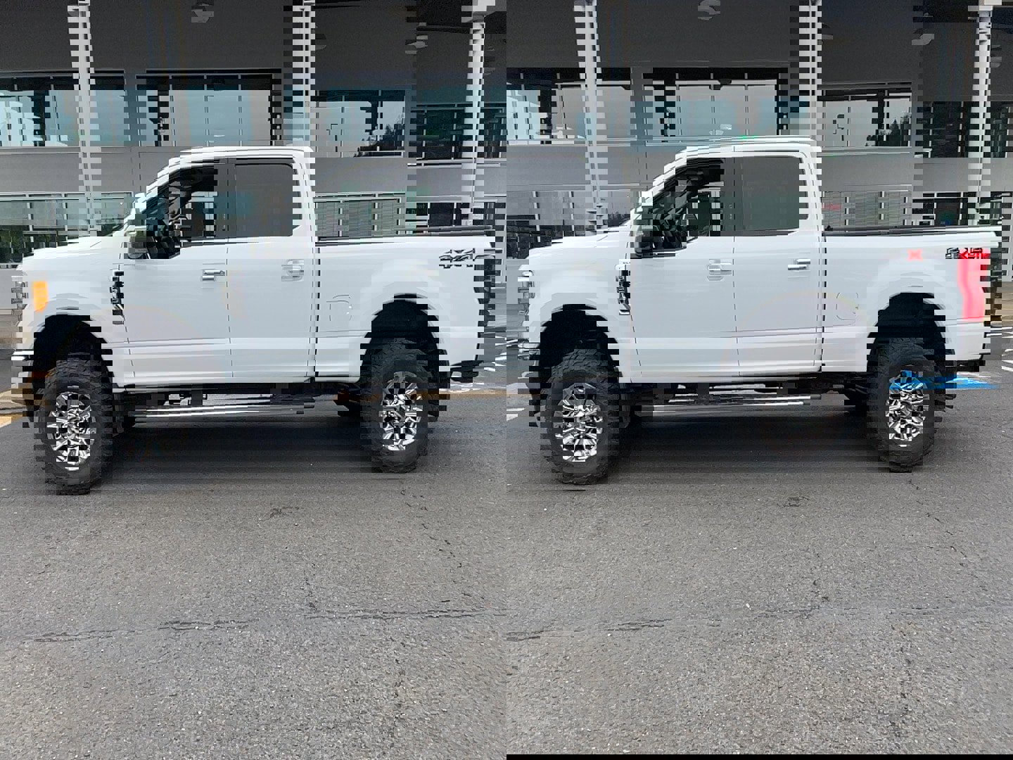 Used 2017 Ford F350 XLT w/ XLT Premium Package image 7