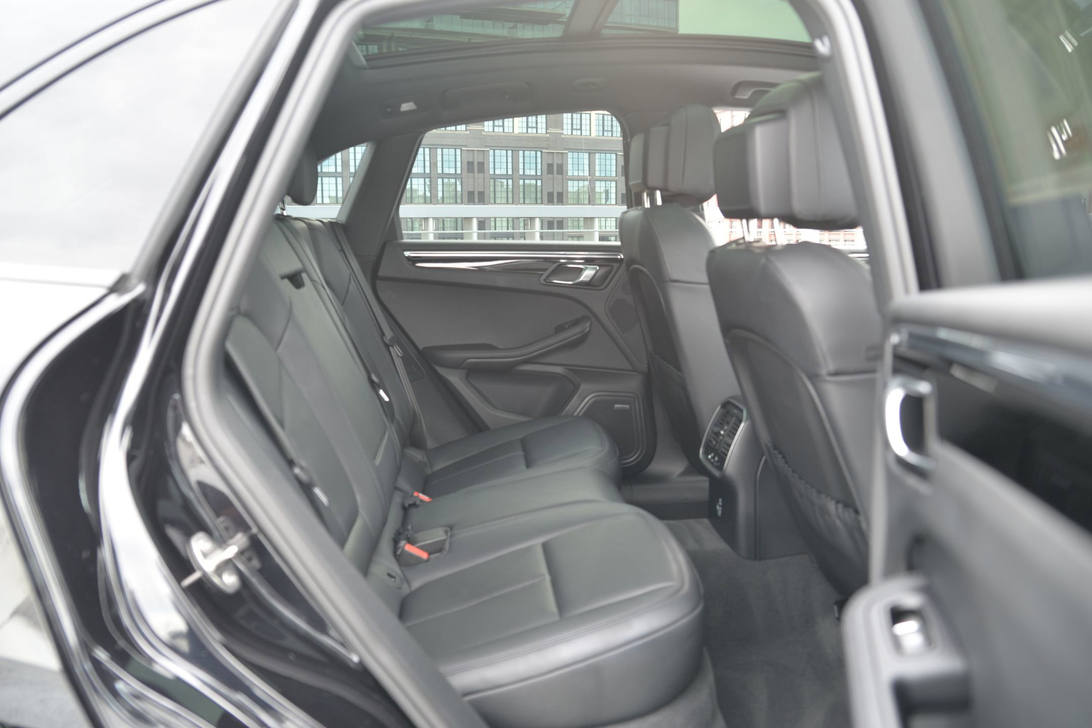 Certified 2025 Porsche Macan image 26