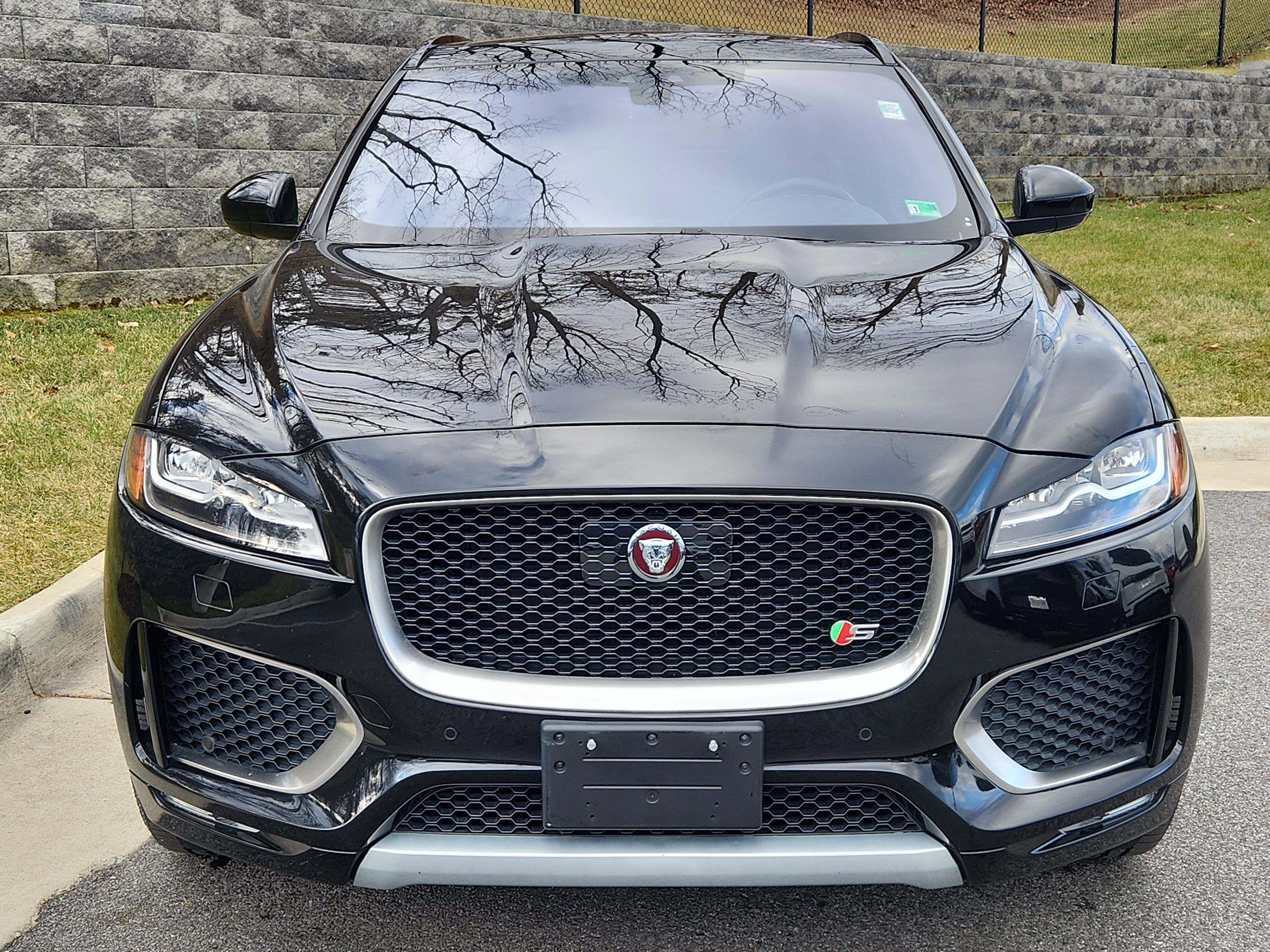 Used 2019 Jaguar F-PACE S image 8