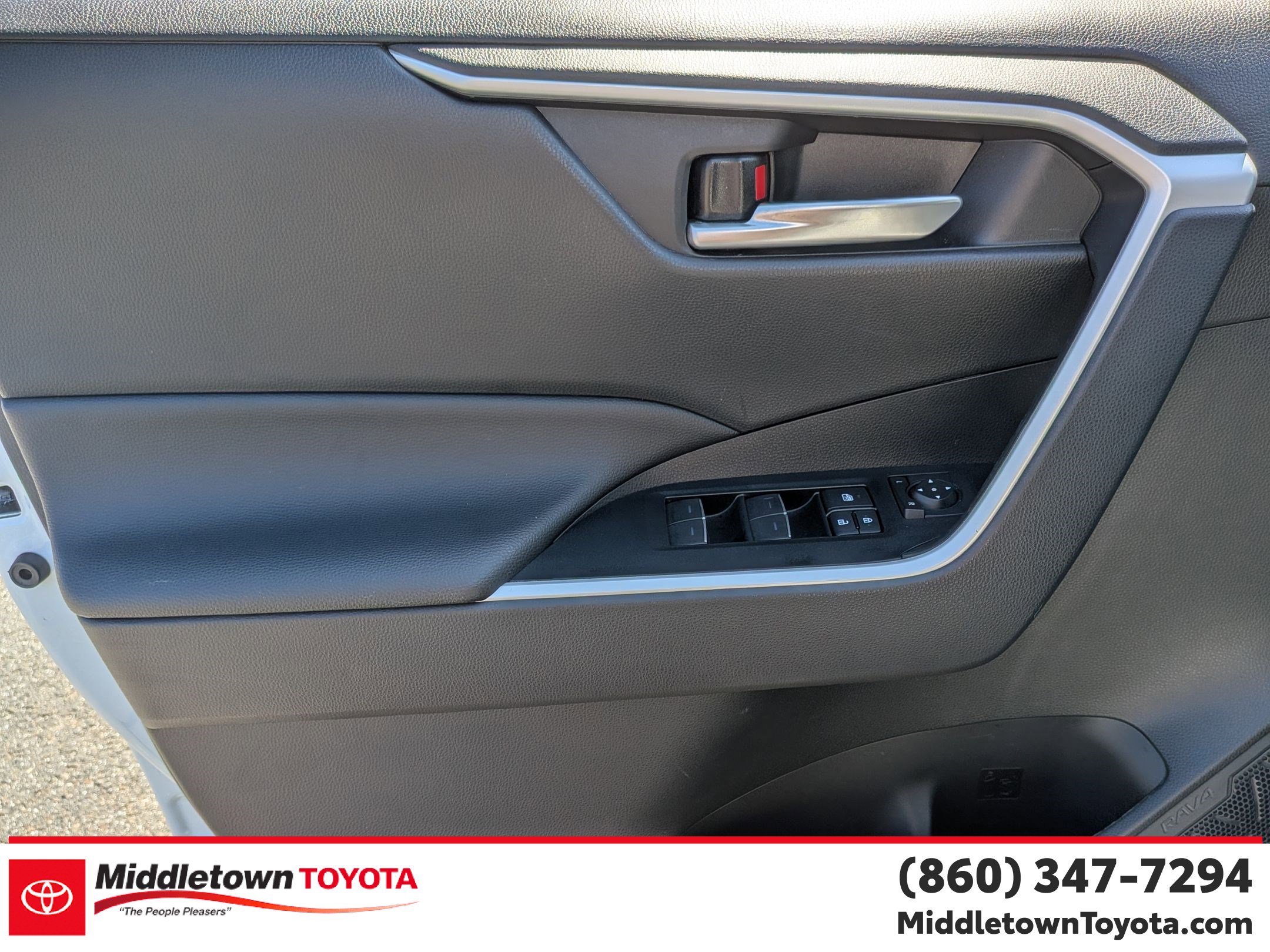 Used 2025 Toyota RAV4 XLE image 10