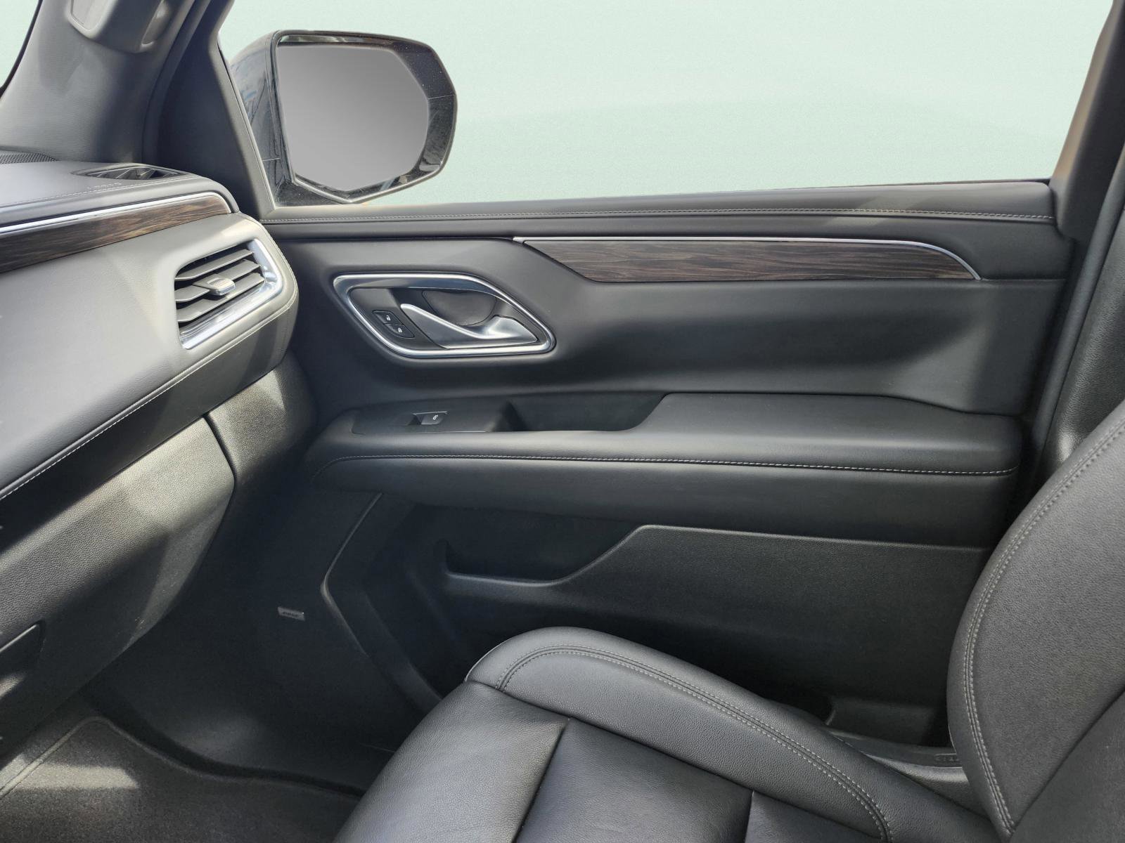 Used 2022 Chevrolet Tahoe LT w/ Luxury Package image 27